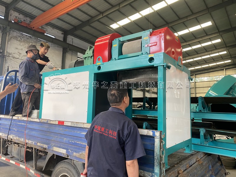 對(duì)輥擠壓造粒機(jī).jpg